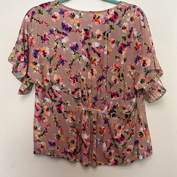 So luxe and feminine dolan anthropologie blouse - Picture 7 of 9